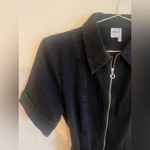 Belted and Zipped Black Denim Dress - Picture 4 of 7